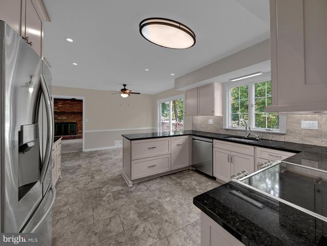12 TWINING LN, Ewing Twp, NJ 08628