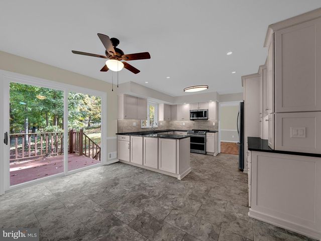 12 TWINING LN, Ewing Twp, NJ 08628