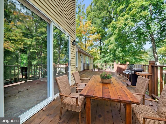 12 TWINING LN, Ewing Twp, NJ 08628