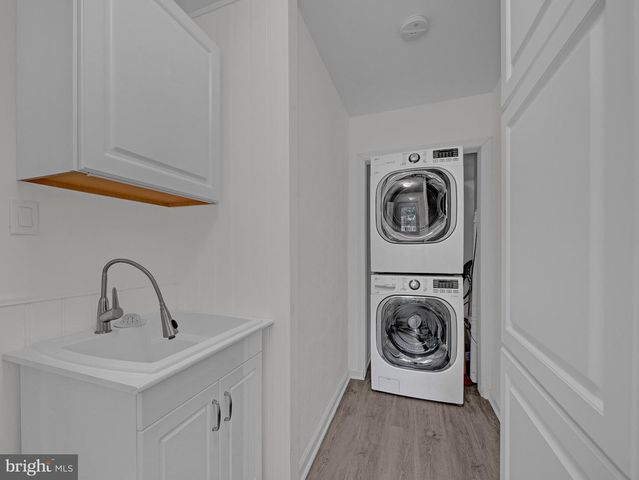 12 TWINING LN, Ewing Twp, NJ 08628