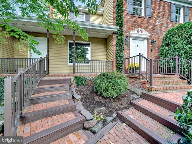 12 TWINING LN, Ewing Twp, NJ 08628