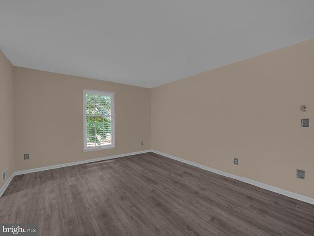 12 TWINING LN, Ewing Twp, NJ 08628
