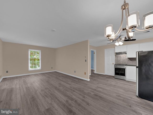 12 TWINING LN, Ewing Twp, NJ 08628