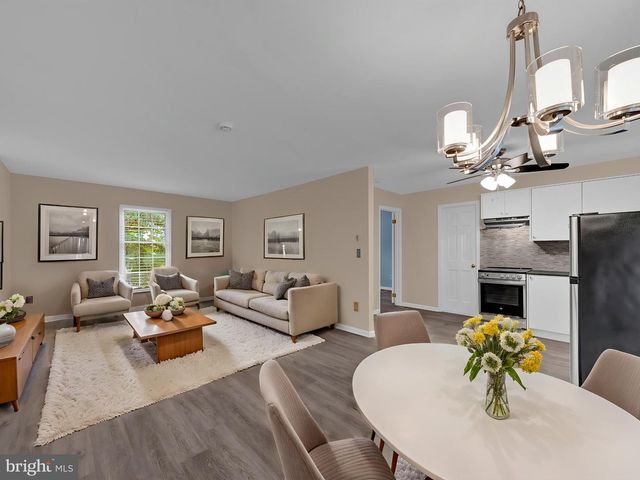 12 TWINING LN, Ewing Twp, NJ 08628