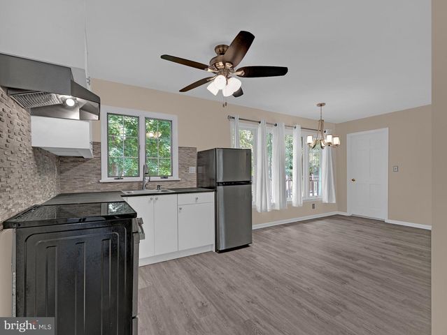 12 TWINING LN, Ewing Twp, NJ 08628