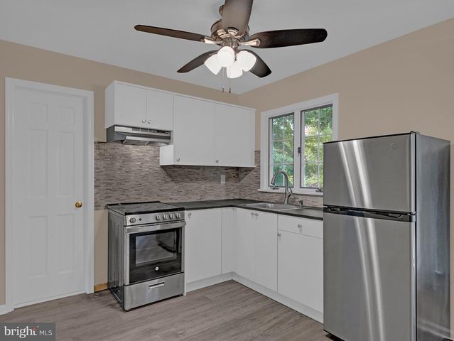 12 TWINING LN, Ewing Twp, NJ 08628