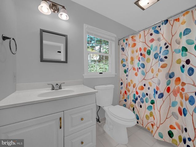12 TWINING LN, Ewing Twp, NJ 08628