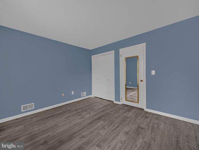 12 TWINING LN, Ewing Twp, NJ 08628