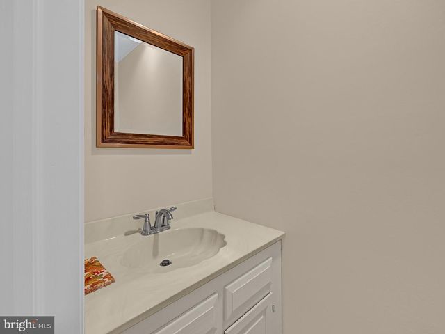 12 TWINING LN, Ewing Twp, NJ 08628