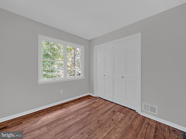 12 TWINING LN, Ewing Twp, NJ 08628