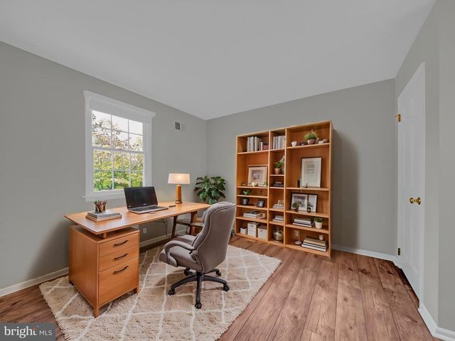 12 TWINING LN, Ewing Twp, NJ 08628