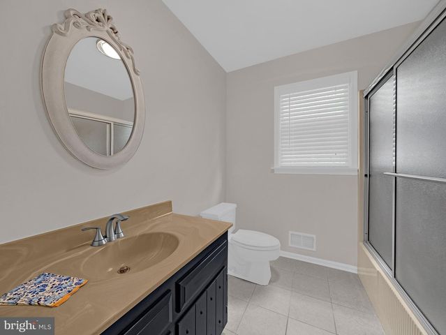 12 TWINING LN, Ewing Twp, NJ 08628