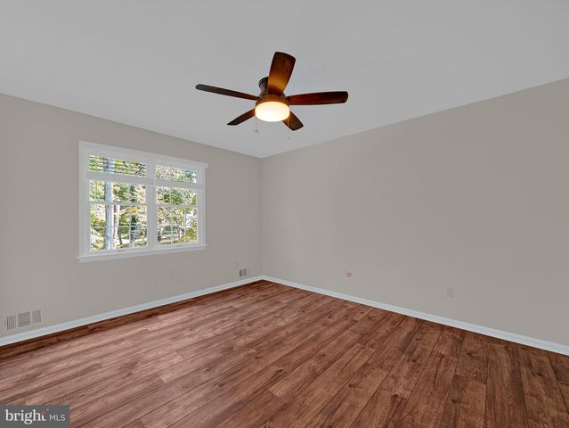 12 TWINING LN, Ewing Twp, NJ 08628