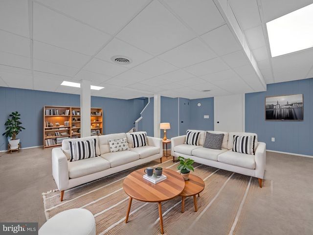 12 TWINING LN, Ewing Twp, NJ 08628