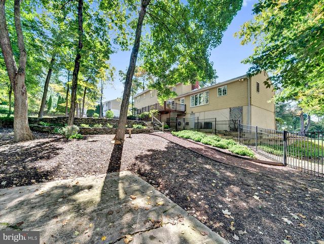 12 TWINING LN, Ewing Twp, NJ 08628