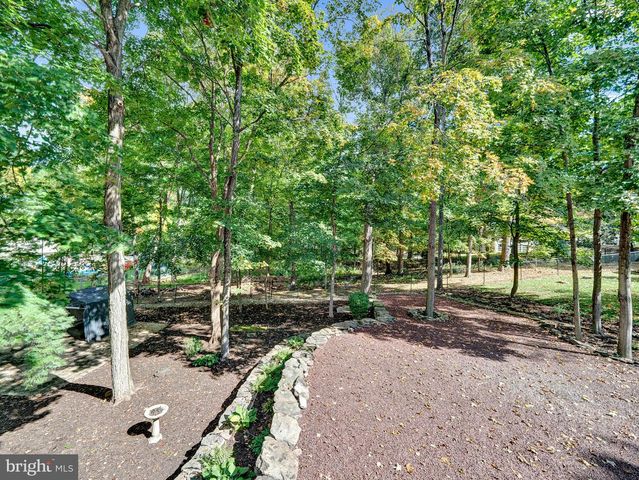 12 TWINING LN, Ewing Twp, NJ 08628