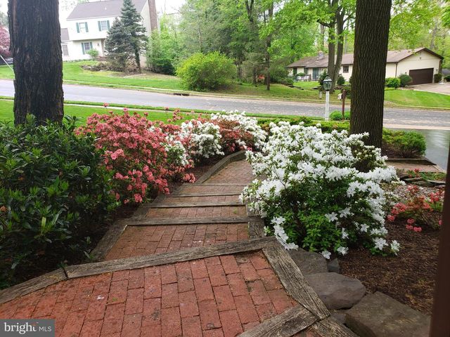 12 TWINING LN, Ewing Twp, NJ 08628