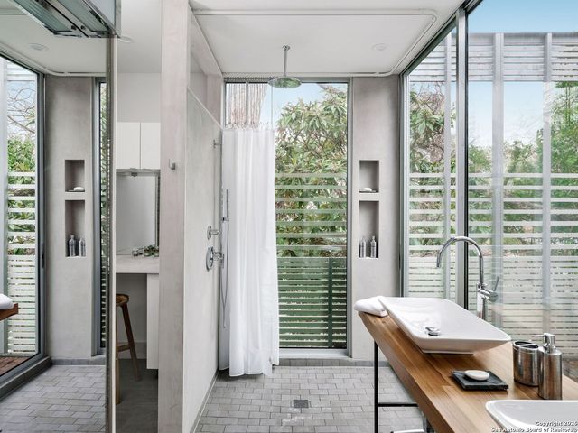 215 Beauregard, San Antonio, TX 78204