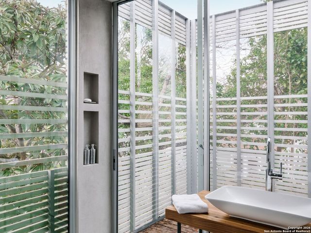 215 Beauregard, San Antonio, TX 78204