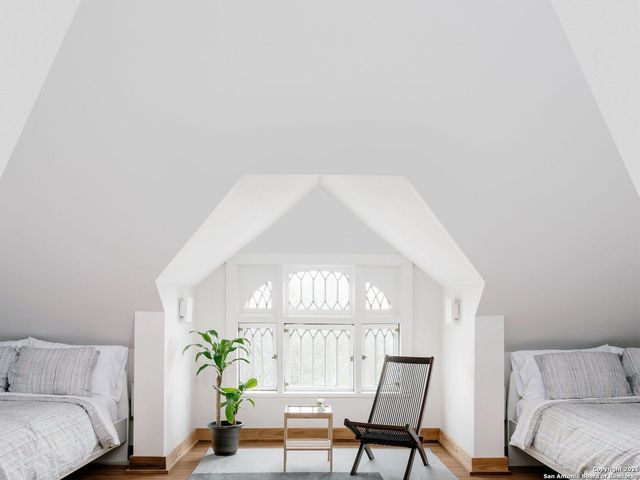 215 Beauregard, San Antonio, TX 78204