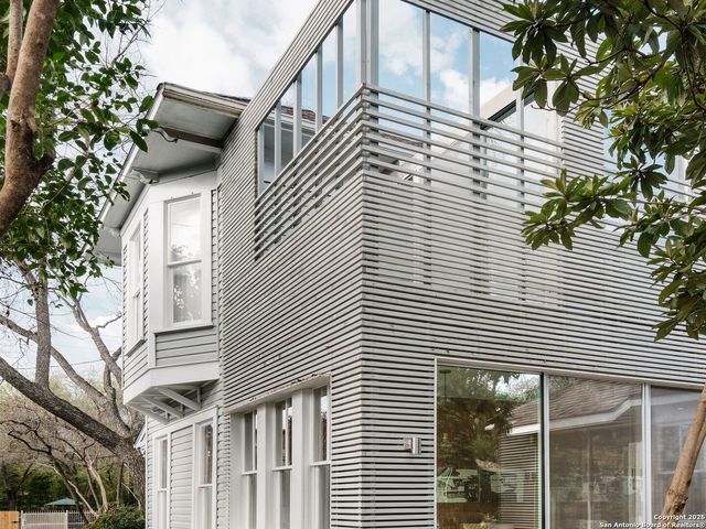 215 Beauregard, San Antonio, TX 78204