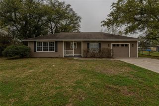 895 Morning Glory Drive, Bridge City, TX 77611