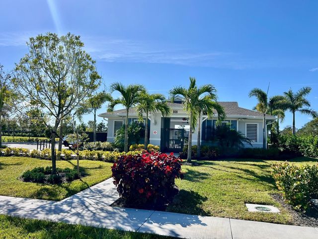 868 SE Grovebush Ln, Port St. Lucie, FL 34984