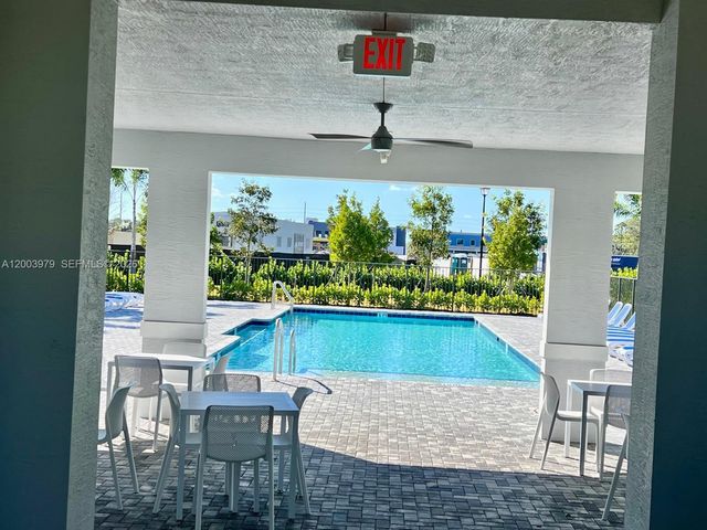 868 SE Grovebush Ln, Port St. Lucie, FL 34984