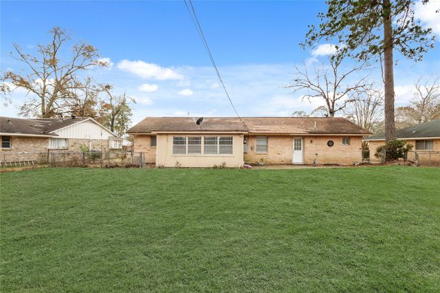 111 Montrose Circle, Conroe, TX 77301