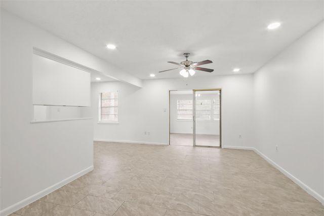 111 Montrose Circle, Conroe, TX 77301