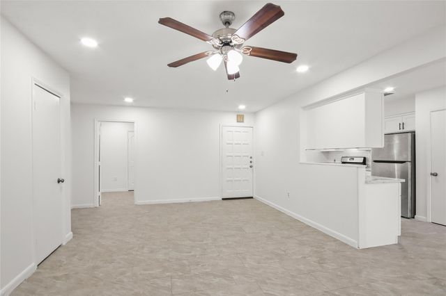 111 Montrose Circle, Conroe, TX 77301