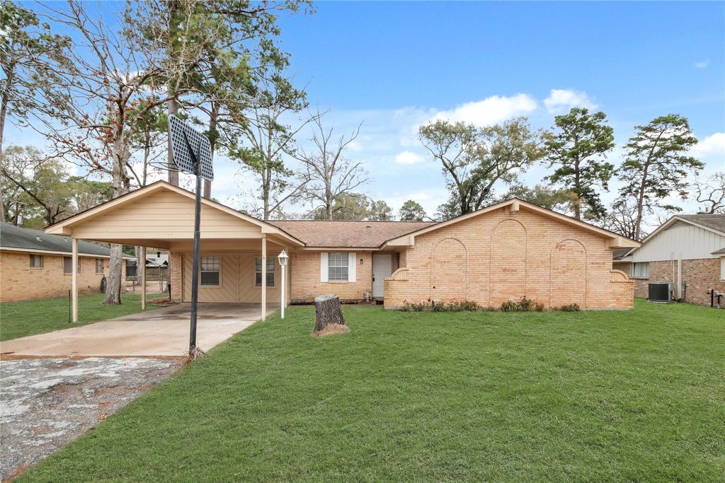 111 Montrose Circle, Conroe, TX 77301