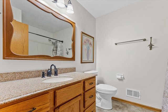 N60W24612 Lynette PASS, Sussex, WI 53089