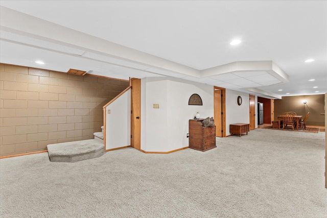 N60W24612 Lynette PASS, Sussex, WI 53089