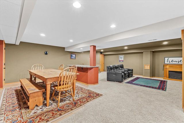 N60W24612 Lynette PASS, Sussex, WI 53089