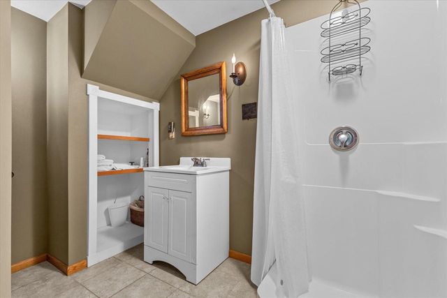 N60W24612 Lynette PASS, Sussex, WI 53089