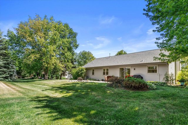 N60W24612 Lynette PASS, Sussex, WI 53089