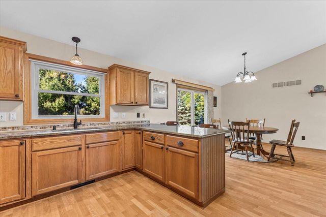 N60W24612 Lynette PASS, Sussex, WI 53089