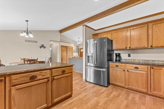 N60W24612 Lynette PASS, Sussex, WI 53089