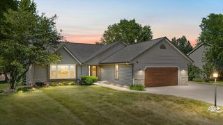 N60W24612 Lynette PASS, Sussex, WI 53089