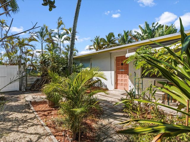 560-564 NE 34th Street, Oakland Park, FL 33334