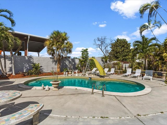 560-564 NE 34th Street, Oakland Park, FL 33334