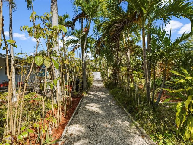 560-564 NE 34th Street, Oakland Park, FL 33334