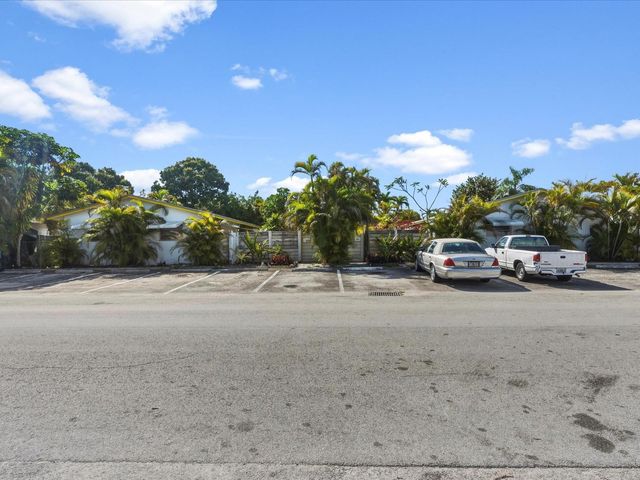 560-564 NE 34th Street, Oakland Park, FL 33334
