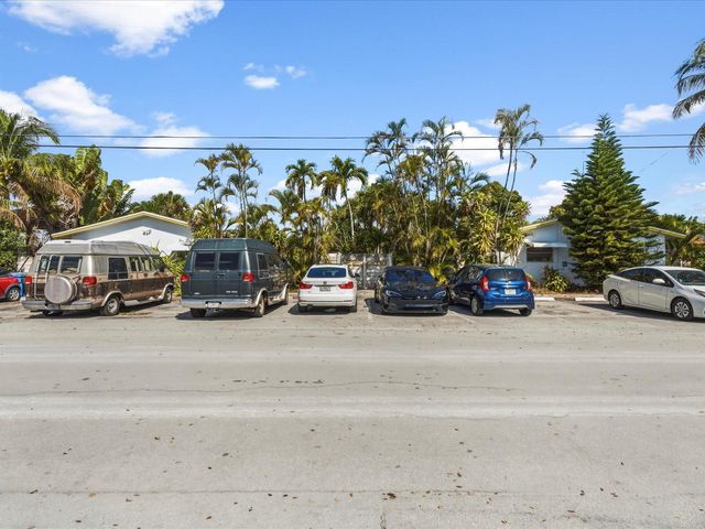560-564 NE 34th Street, Oakland Park, FL 33334