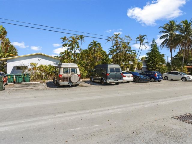 560-564 NE 34th Street, Oakland Park, FL 33334