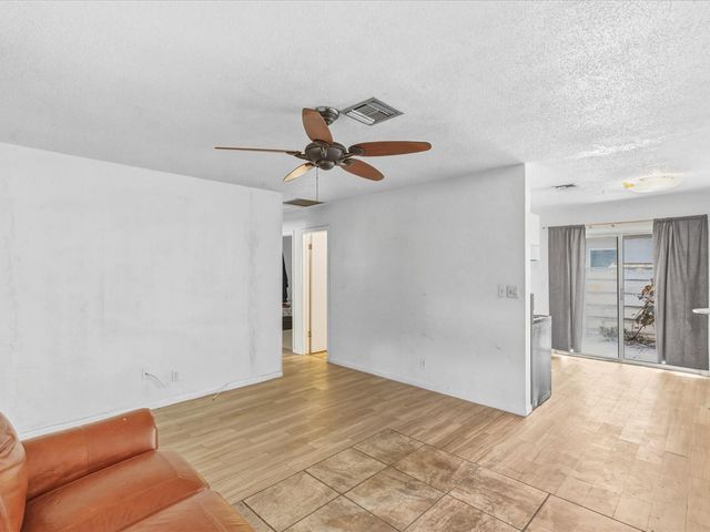 560-564 NE 34th Street, Oakland Park, FL 33334