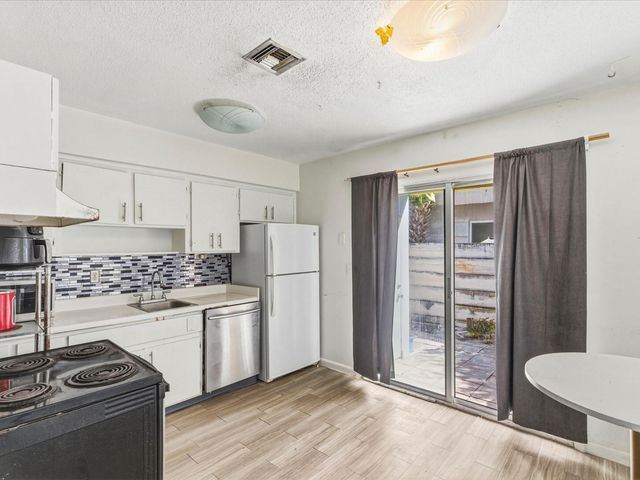 560-564 NE 34th Street, Oakland Park, FL 33334