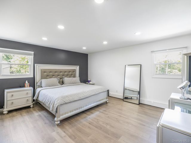 40 Peppermint Road, Commack, NY 11725