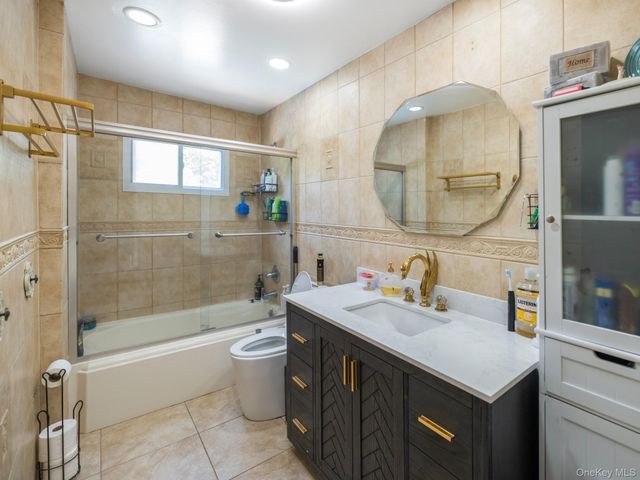 40 Peppermint Road, Commack, NY 11725